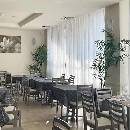 Hotel Little Римини Экстерьер фото